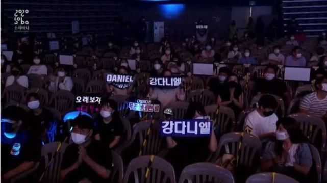  韩星|韩星首场观众入场颁奖典礼这样坐，防弹少年团，10月办线下演唱会