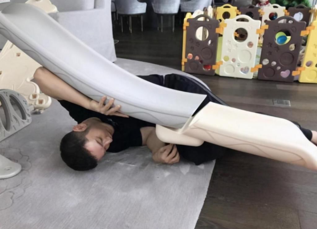  窗外|黄晓明夫妻4亿豪宅，落地窗当电视墙，窗外就是上海地标建筑