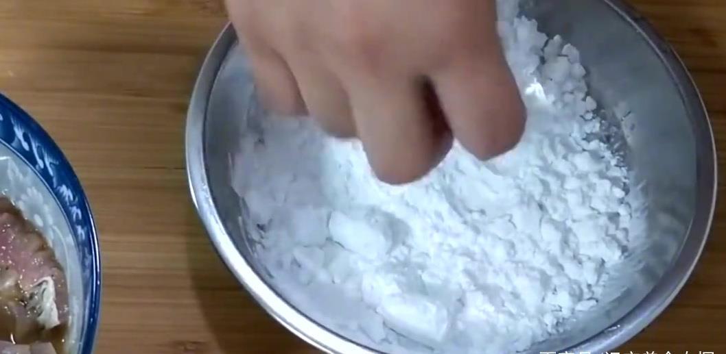  试试|分享鱼肉的新吃法，是餐桌上必备的一道大菜，喜欢赶紧试试！