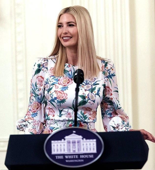  丰满|特朗普大女儿又发福了！穿碎花裙身材太丰满，配180高个虎背熊腰