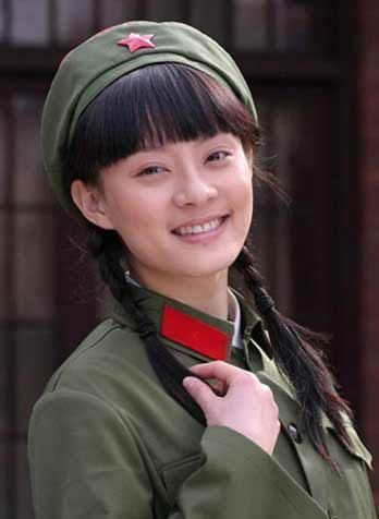 飞天奖|孙俪亮相飞天奖典礼：服装随意像女仆，化妆也遮不住沉重的眼袋