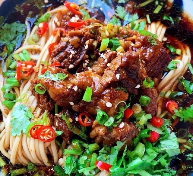 牛肉面|黄磊晒了一碗面,瞬间点赞过万,被粉丝们称为面中上品,来看看