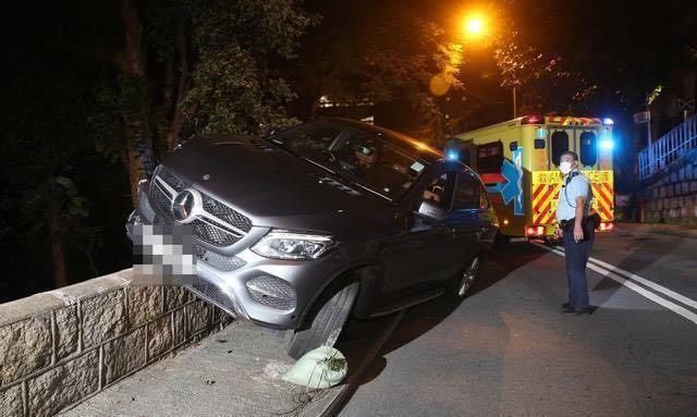  拒绝|拒绝酒精测验！39岁香港男演员涉嫌醉驾撞毁护栏，未婚妻心急如焚