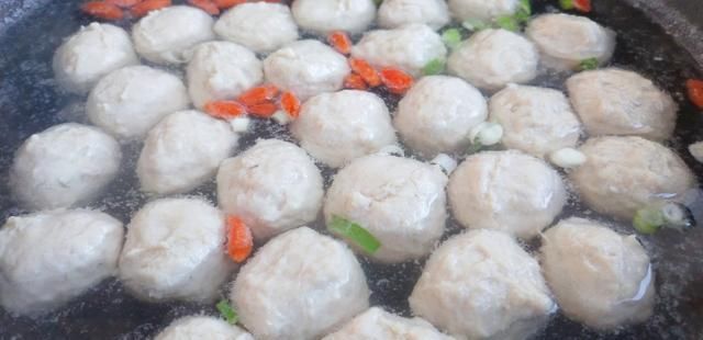 喜欢|肉丸子简单又好吃的做法,Q弹滑嫩,汤鲜味美,全家人都喜欢吃