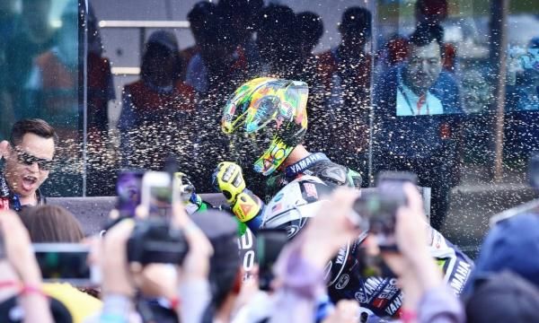  尊重|王一博的每一段故事底色似乎都如此，带着偏见开始，赢得尊重结束