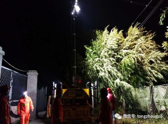  大片|堪比台风！通州局地阵风13级，汽车被砸、大量树断、大片停电