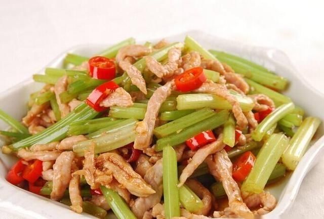  菠萝|缤纷拌菜，芹菜炒肉，菠萝银耳羹，冬瓜素丸汤的做法