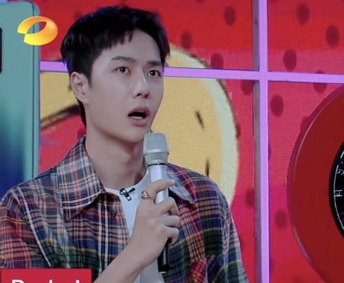  急坏|“允翡”同框：王一博太皮急坏赵丽颖，两人一起做煎饼，颖宝活泼