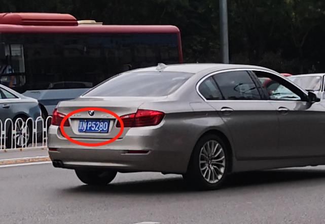 路口|曝光！平谷区医院路口行人闯红灯，你认识吗？