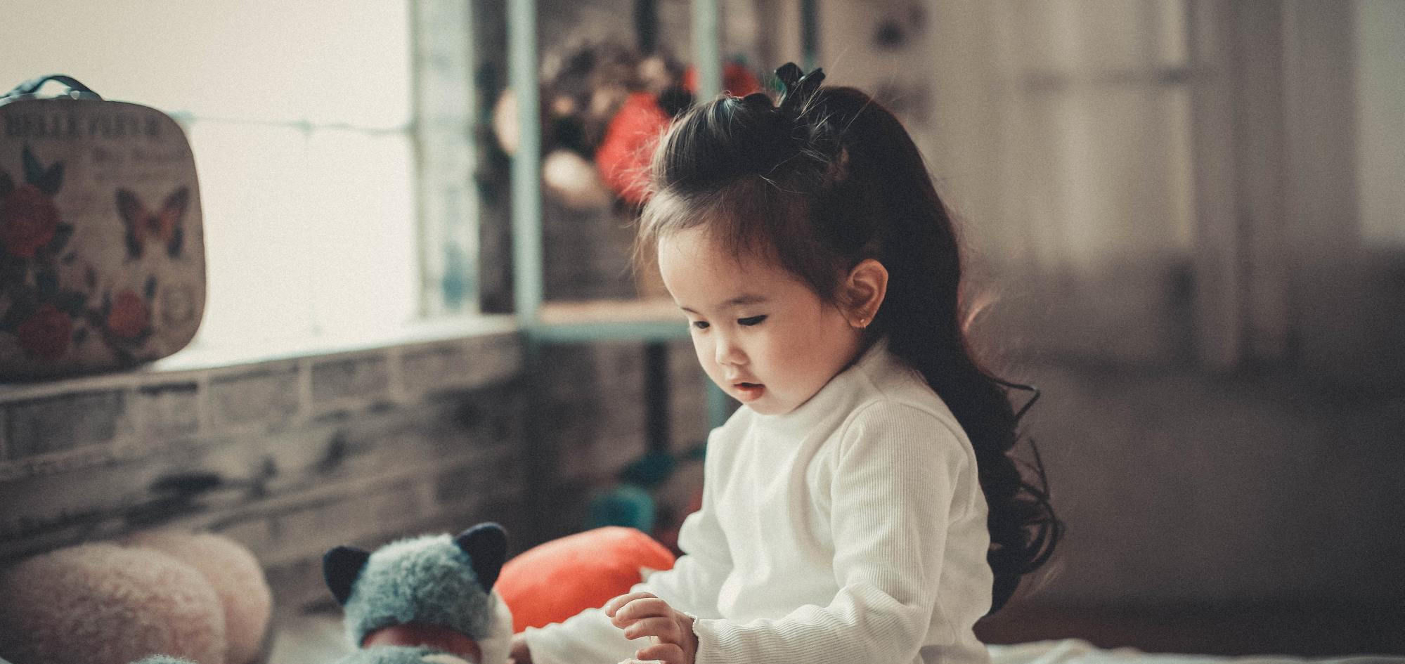  亲如手足|“这是我的，不给弟弟玩”二胎家庭这样引导孩子爱分享，亲如手足