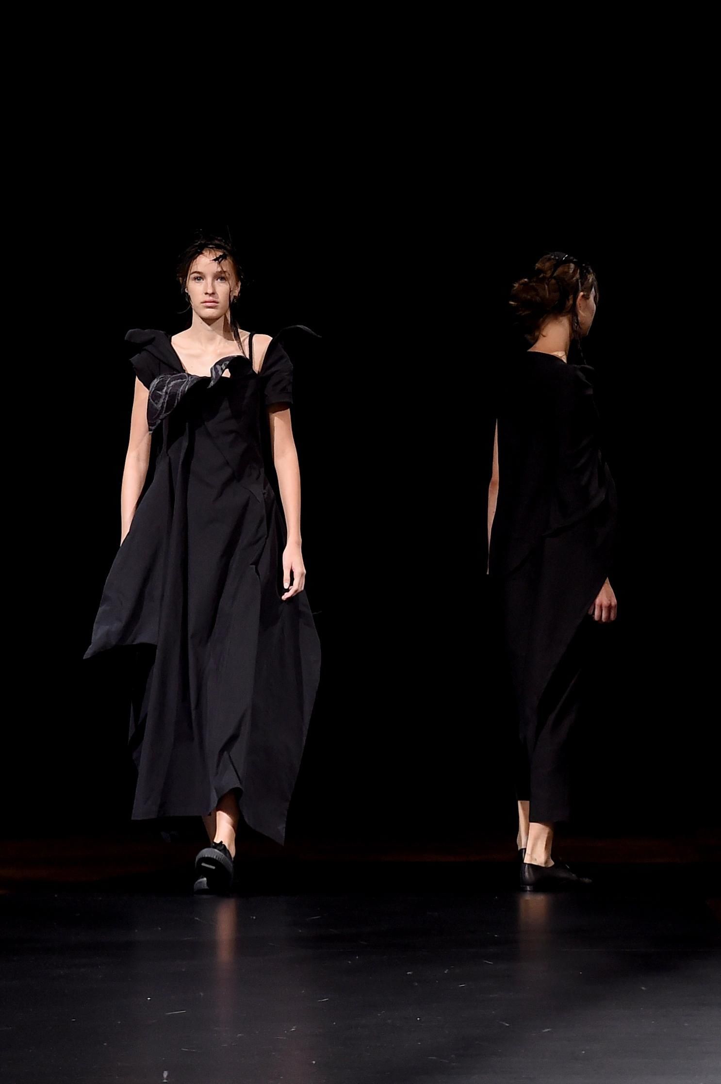  春夏|巴黎时装周：山本耀司发布春夏新品成衣