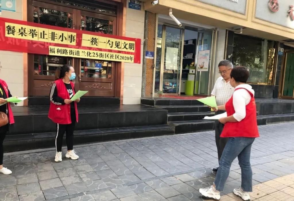 筷见|文明餐桌丨餐桌举止非小事,一勺一筷见文明