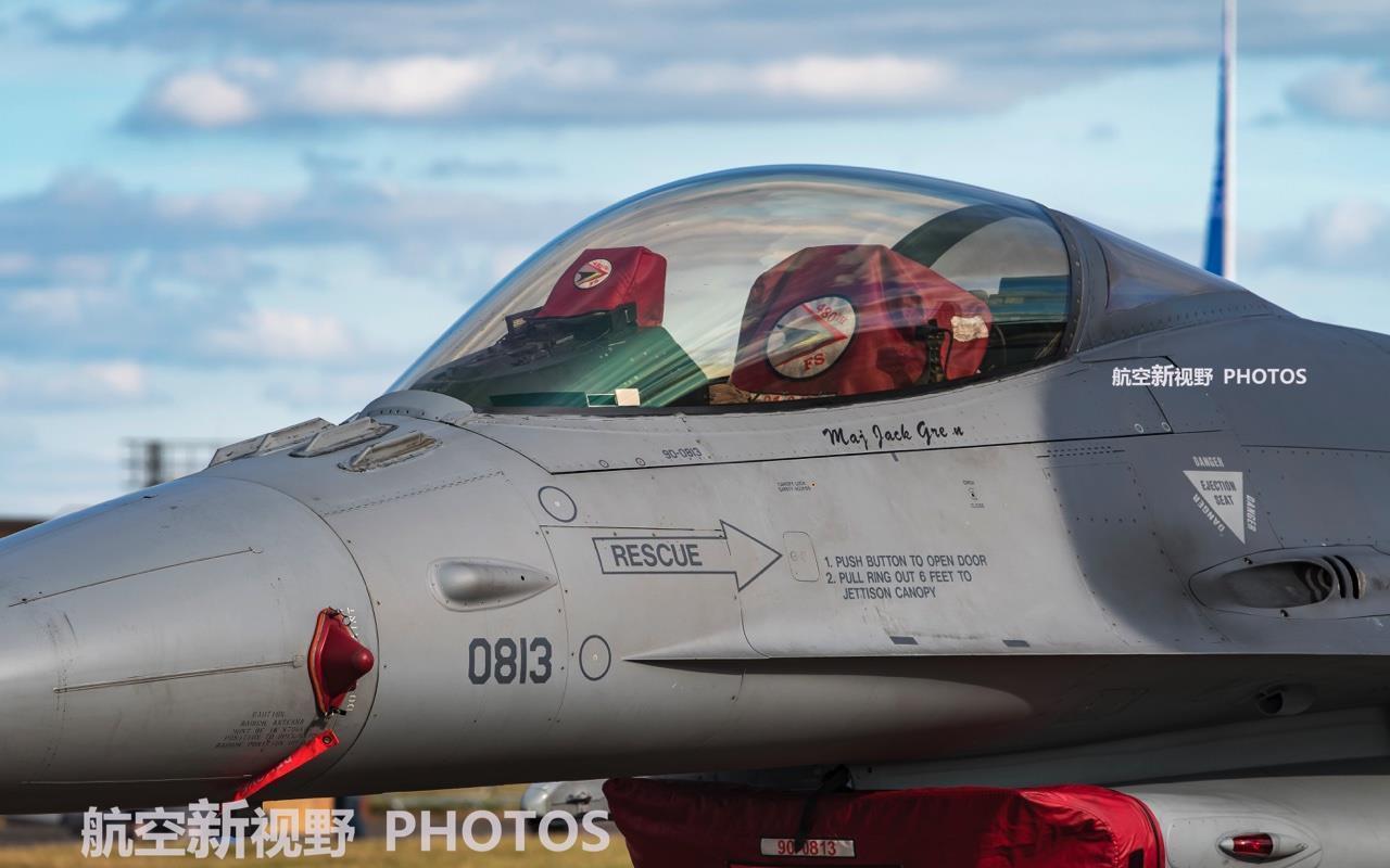 实拍|军迷深入国外基地实拍,美国空军F-16战斗机,服役多年不减当年