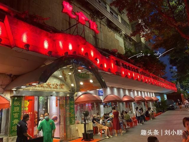  网红|广州“最难排队”的网红餐厅，排两小时才能吃上，游客：等到绝望