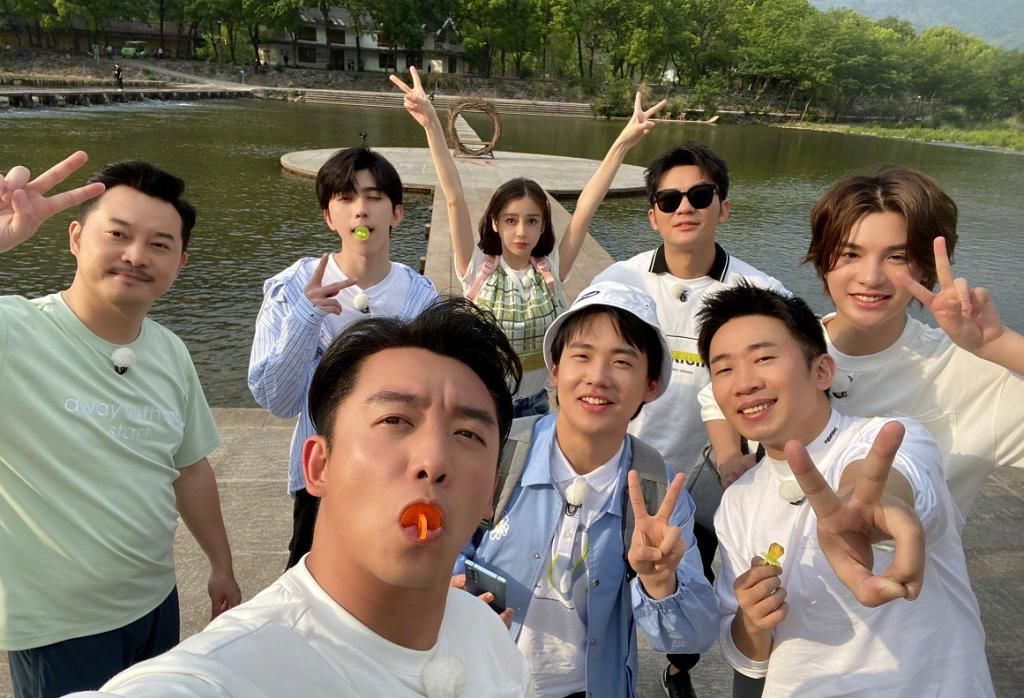 录制|跑男杀青嘉宾集体晒合影,有谁留意baby的站位?地位如何一目了然