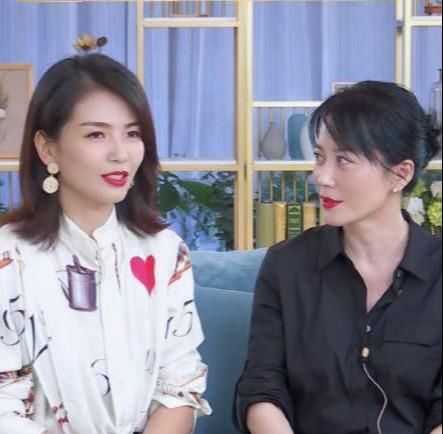  俞飞鸿|俞飞鸿可能气质真比刘涛好，但毕竟还是大几岁，脖颈纹很明显呀！