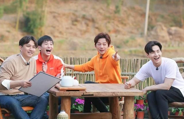  综艺节目|《向往》节目造假，张子枫下塘挖莲藕，摄像机暴露了一切