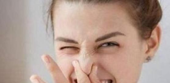  姑娘|美国姑娘纳闷：为什么中国人身上都没味儿？他们一天洗好多次澡？