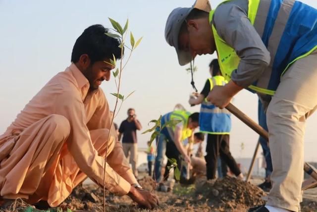  中国|全球最“随便”的国境线，双方士兵“毫无戒备”，还聊天聚餐