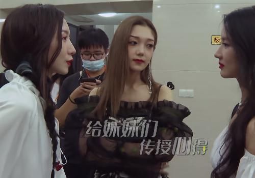  位置|孟美岐嘱咐硬糖少女303成员，谁留意陈卓璇的位置？熟不熟很明显