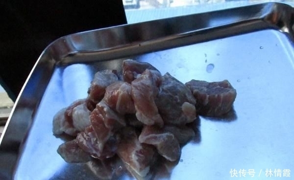 绞肉|翡翠羊肉烧麦，鲜肉汤，满嘴油香