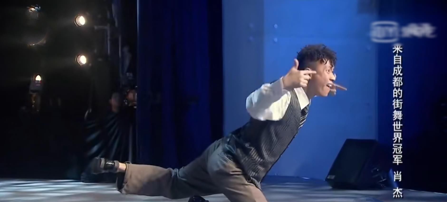 街舞|《街舞3》肖杰受伤,因上一场水舞台太滑,王一博暖心提醒过大家