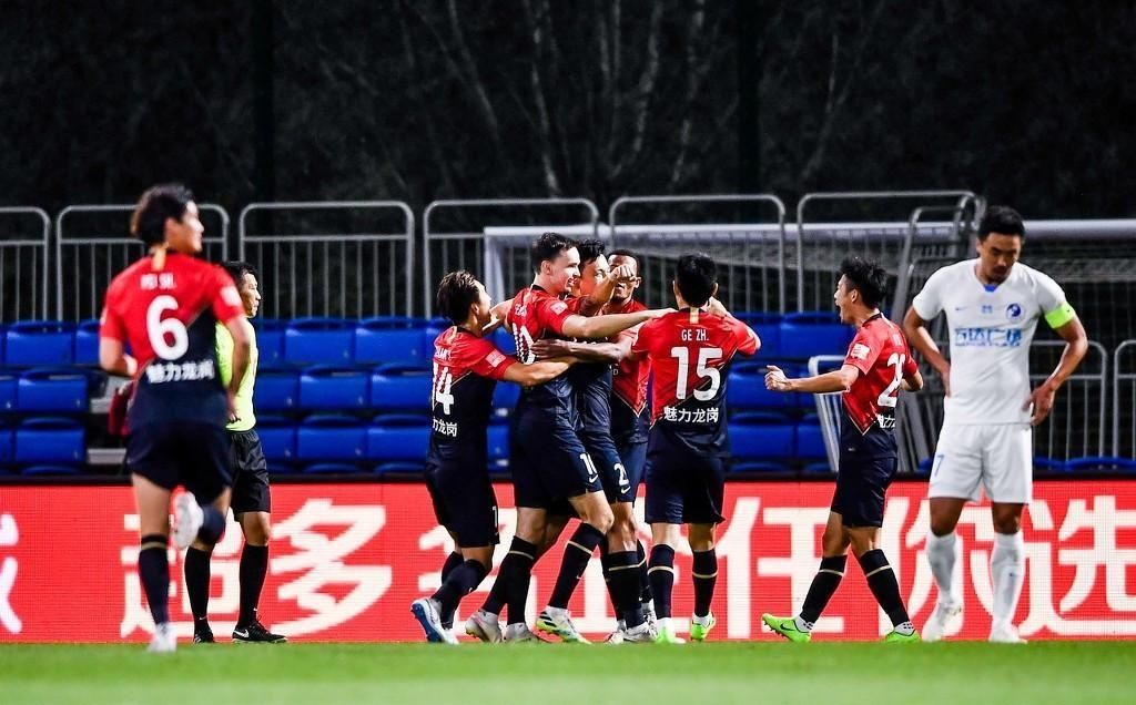 失误|又是张翀失误！大连人逆转未成负于深足，贝尼特斯听到下课钟声