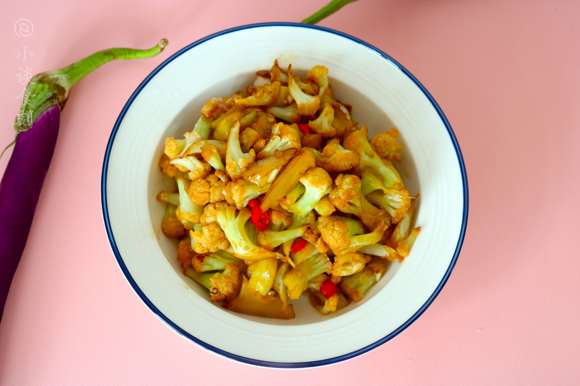  油量|炒花菜时，有人过油有人焯水，费时还不爽脆，这样做低油量更健康