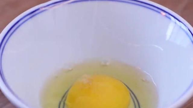  胡萝卜|蒜苔跟胡萝卜做出的美味太香了，少了这几步就不完美了！