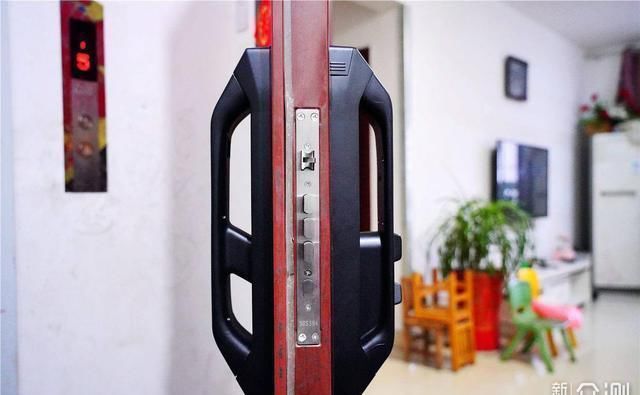 锁体|我的第一款脸部识别智能锁，效果有点意外哦！