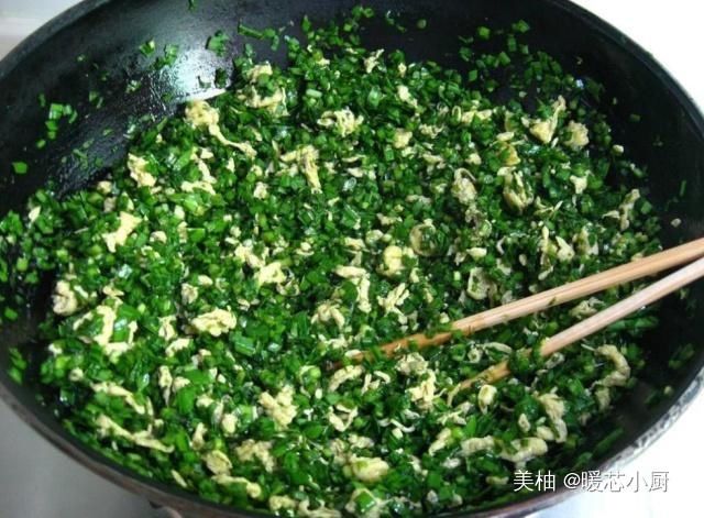  融入一些密|拌饺子馅，先放盐还是油？不要一步错步步错，难怪不入味，腥味重