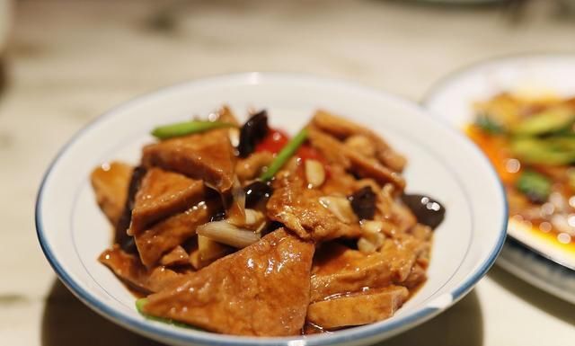  鲜嫩|水煮干豆腐，鲜嫩爽滑，简单易学，吃一次就忘不了