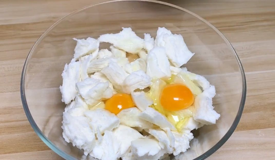  家里的孩子|2个馒头3个鸡蛋，教你做中式披萨，成本不到3元钱，小孩抢着吃