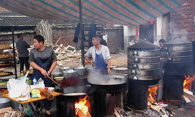 帮忙|农村红白喜事新“怪象”：宁可花钱请服务队也不找村民帮忙！为啥