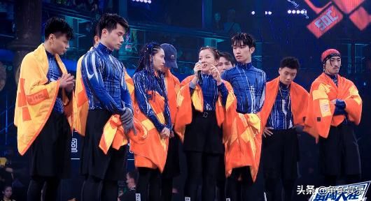  扎心|王一博战队全员晋级，钟汉良扎心落泪，陈默主动替王嘉尔解围