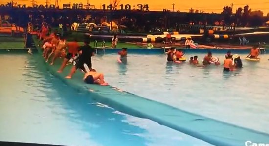 伤残|网红“晃桥”出事了 女子被晃下桥摔成十级伤残