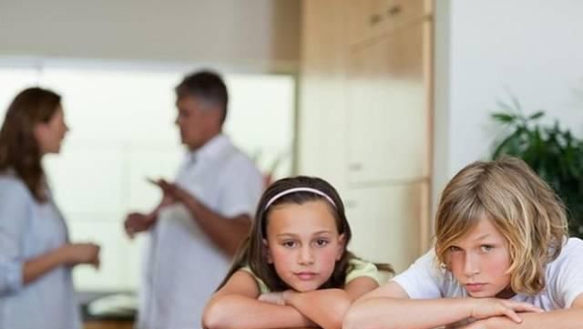  姐姐|目睹了爸爸殴打妈妈，家暴下的孩子，成长真的好辛苦