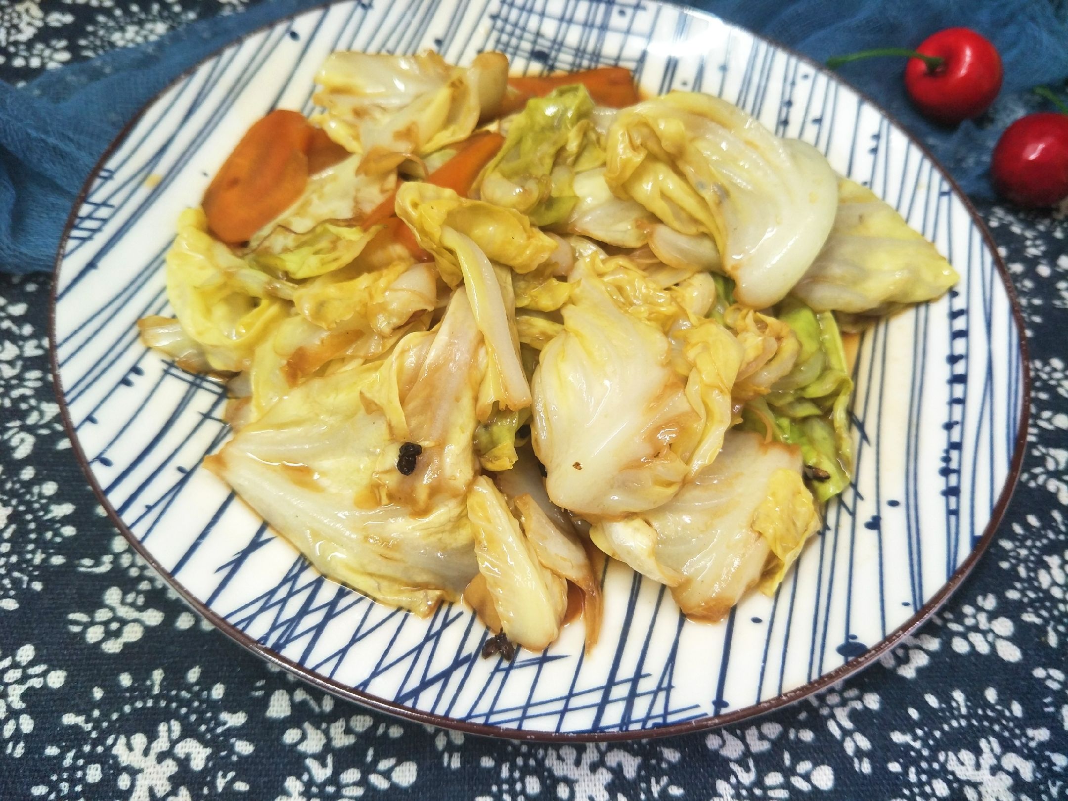  胡萝卜|炒包菜时，多加1样配菜，味道更好营养高，孩子老人都爱吃