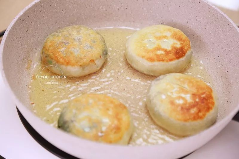  静置|在家做馅饼，和面很重要，照着做馅饼皮薄馅大，放凉了也软软的