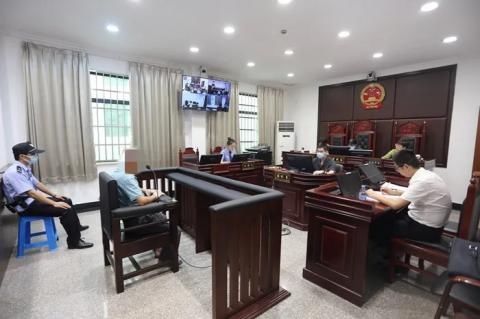 获刑|要求大客车临时停靠不成后抢夺方向盘 浙江桐庐一男子获刑三年