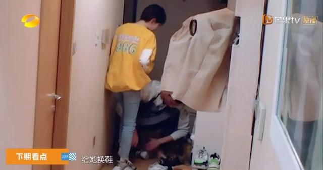  爆炸|凭“双料冠军”美爆炸热搜的她，才不是无辜“被绿”的傻白甜