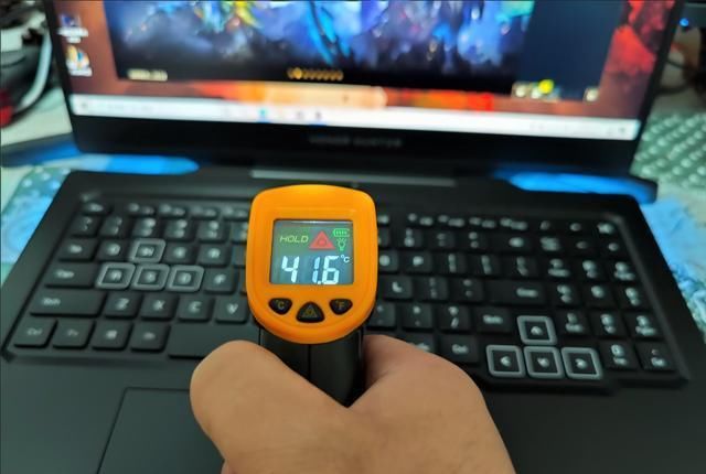 V700|游戏本杀出一匹黑马，荣耀猎人游戏本V700详细评测