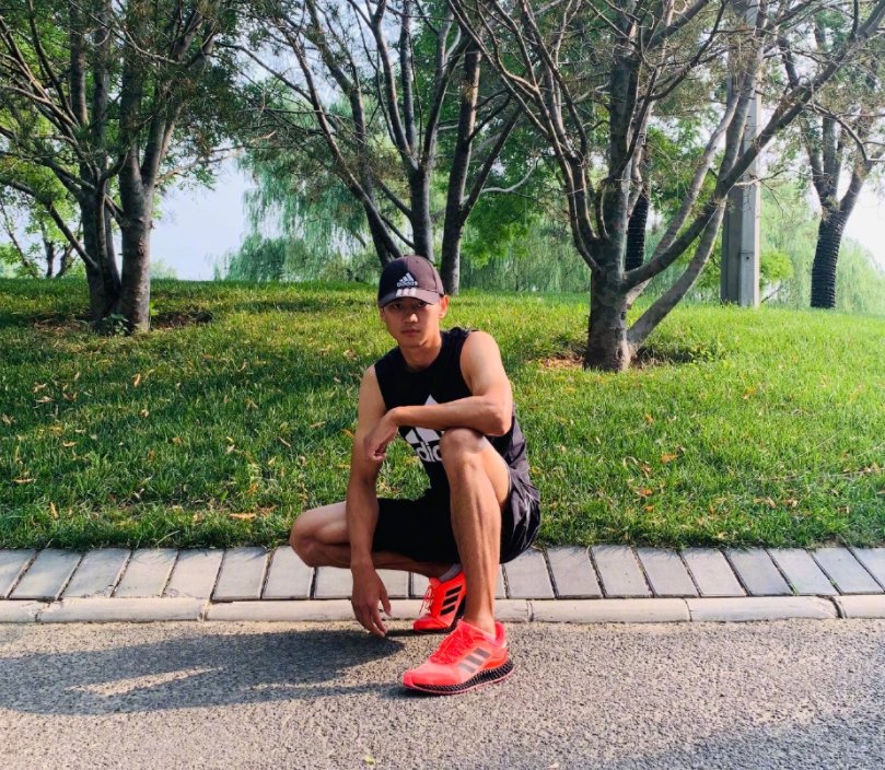 高尔夫球|宁泽涛最新照！又黑成碳了，会转行？知情人：天赋超群被游泳耽误