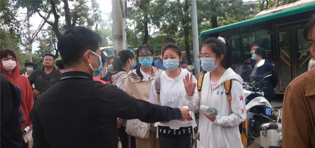  考生|图集丨云南高考首日直击：每一张安静的考桌都来之不易