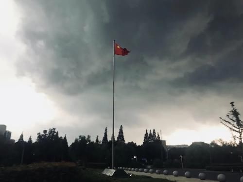  淋湿|金山突然“下开水”，你被淋湿了吗？