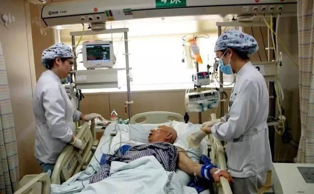  警惕|警惕！81岁大爷突发热射病，幸亏发现及时....