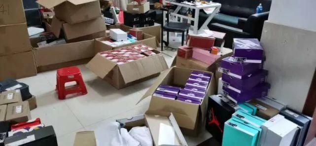 鞋子|销售假冒名牌鞋子,抓!