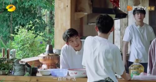  嘉宾|《向往》嘉宾效果大反转，许光汉砍柴割胶忙不赢，比彭昱畅还能吃