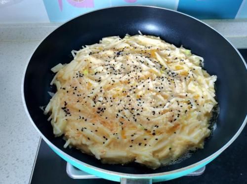  真香|教你做土豆，早餐吃，顶饱味道好，一次做一盘，上桌就扫光，真香