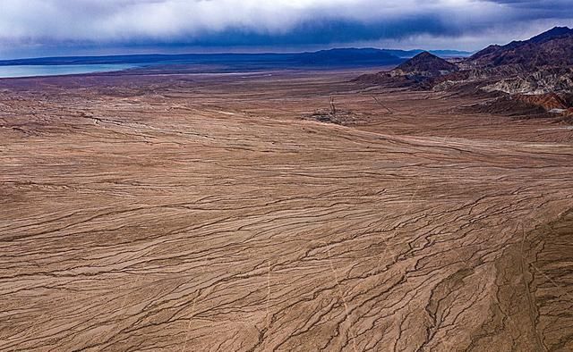  湖水|大柴旦：五彩谷天地雄奇之峻，翡翠湖水云婉约之华，柴达木探秘4